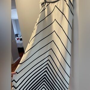 Kay Unger Maxi skirt Black and White Chevron Silk in size 10